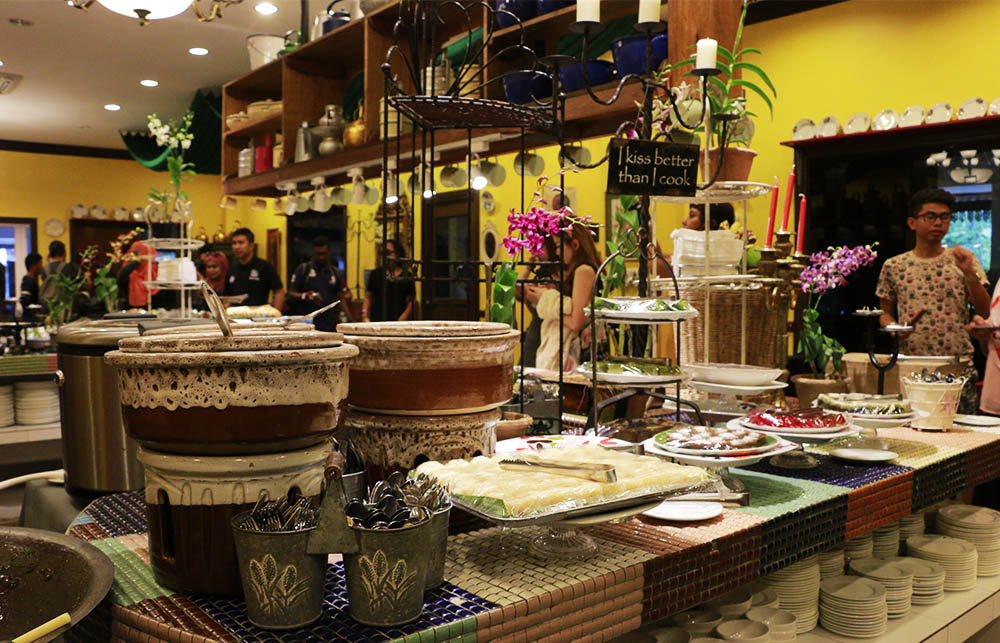 Berbuka Puasa Di Restoran Rebung