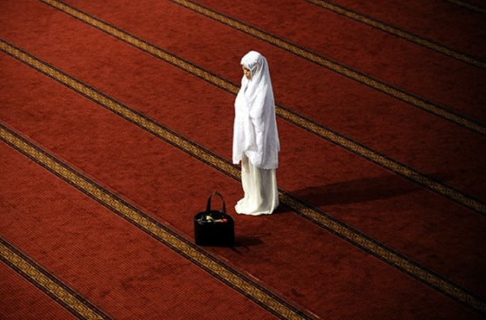 Shalat Dzuhur Wanita Pada Hari Jumat