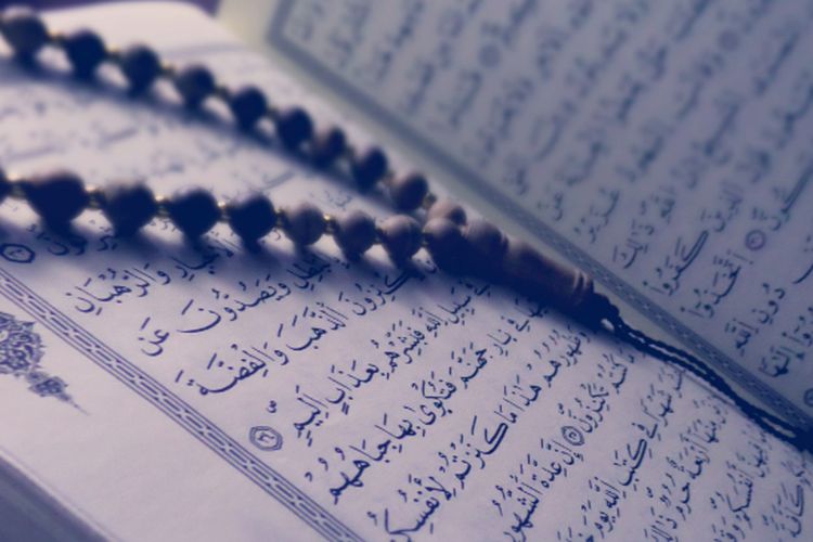 Setelah Shalat Maghrib Membaca Surat Apa. Membaca Alquran Setelah Maghrib dan Subuh, Ternyata ini