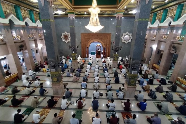 Dewan Masjid Sholat Jumat 2 Gelombang. Panduan dan Aturan Dewan Masjid untuk Pelaksanaan Salat Jumat