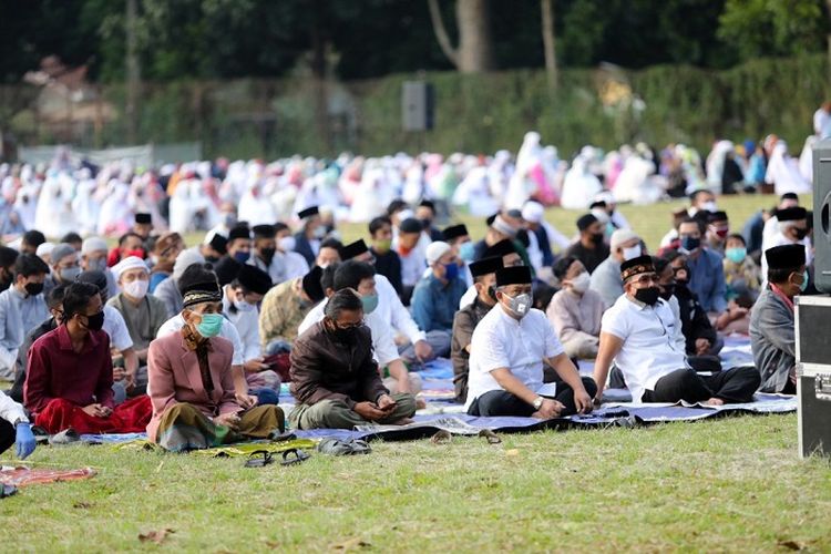 Khutbah Pertama Pada Shalat Idul Fitri Didahului Bacaan Takbir Sebanyak. Niat Shalat Idul Fitri, Doa dan Tata Cara untuk Dilakukan di Rumah