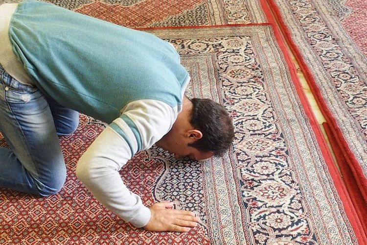 Bacaan Ruku Sholat Fardhu Arab. Bacaan Doa Sujud dalam Salat Lengkap dengan Tulisan Arab