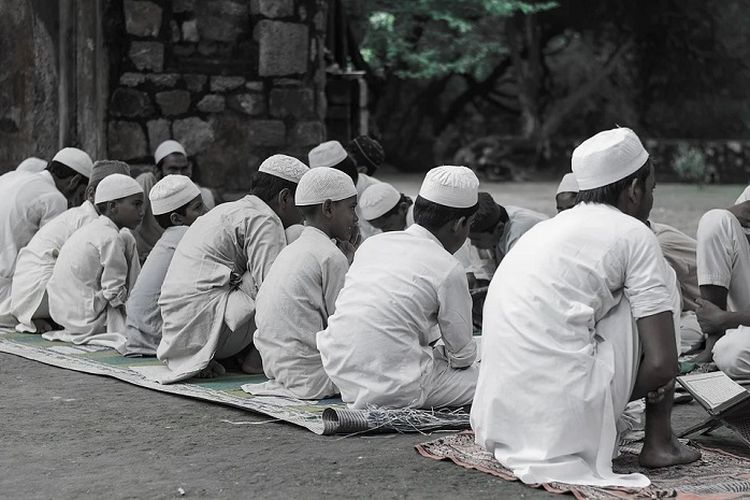 Shalat Rebo Wekasan Dilakukan Jam Berapa. Ngaji Rebo Wekasan, Sholat Rebo Wekasan Jam Berapa? Simak