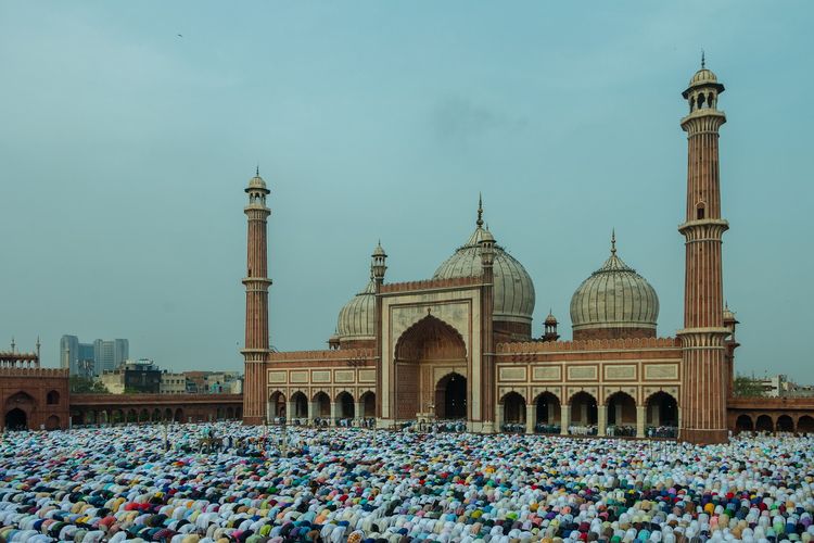 Niat Sholat Idul Fitri Bahasa Arab. Bacaan Niat Sholat Idul Fitri untuk Imam dan Makmum, LENGKAP