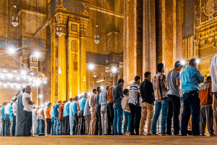 Tata Cara Shalat Jumat Muhammadiyah. Khutbah Jumat Muhammadiyah 2021: Mendirikan Shalat Jumat