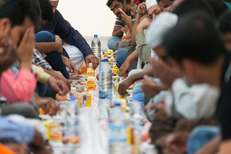 Apakah Boleh Membatalkan Puasa Ramadhan. Hukum Pekerja Berat di Bulan Ramadhan, Apakah Boleh