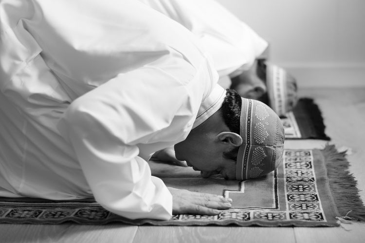 Bacaan Sholat Lailatul Qadar 4 Rakaat. Tata Cara Shalat Lailatul Qadar 4 Rakaat, Lengkap dengan