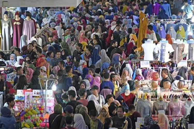 Kapan Tanah Abang Buka Setelah Lebaran. Pasar Tanah Abang Jakarta Diserbu Pengunjung Jelang Lebaran