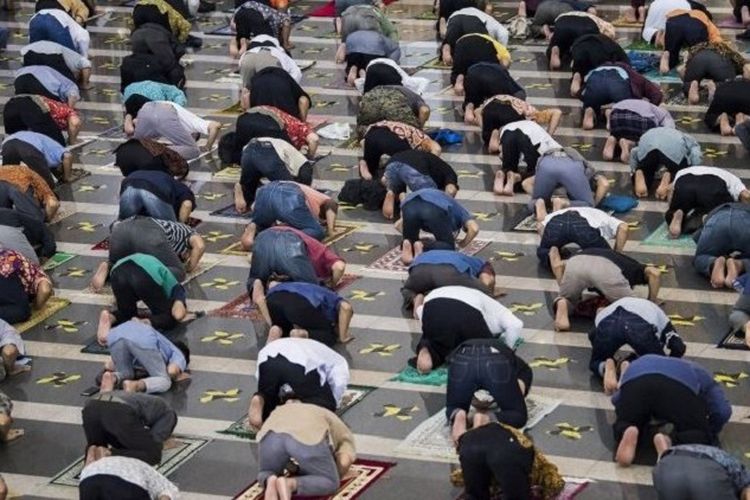 Kapan Baca Qunut Saat Tarawih. Bacaan Doa Qunut dan Artinya, Dibaca Mulai Malam ke-16