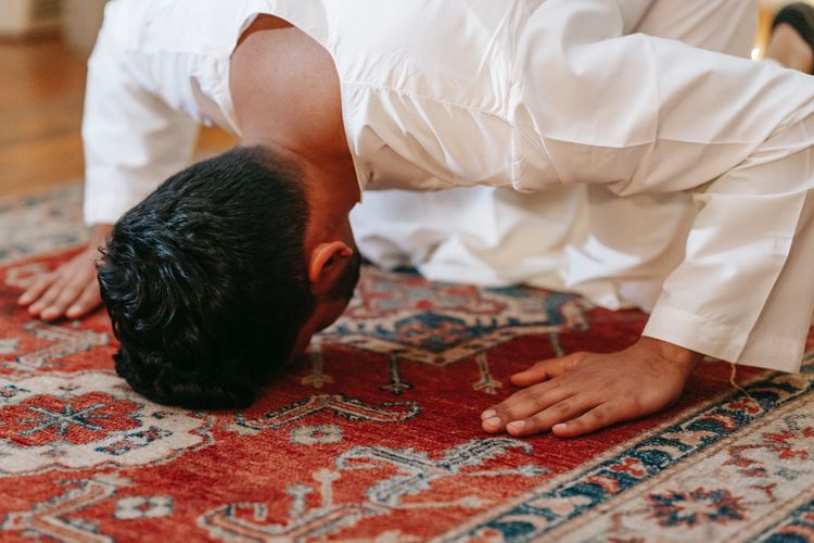 Niat Sholat Tahajud Yang Benar Menurut Islam. Niat Sholat Tahajud dalam Bahasa Arab dan Latin, Lengkap