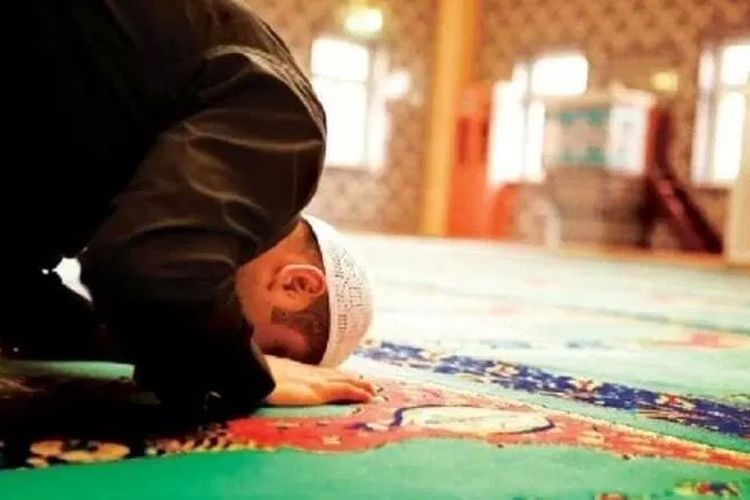 Sholat Subuh Sebelum Mandi Junub. Lupa Mandi Wajib Tapi Melaksanakan Shalat Lima Waktu? Simak