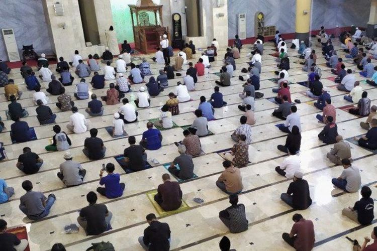 Bacaan Diantara Takbir Shalat Id. Bacaan Sholat Idul Fitri Lengkap: Niat, Bacaan Diantara Takbir