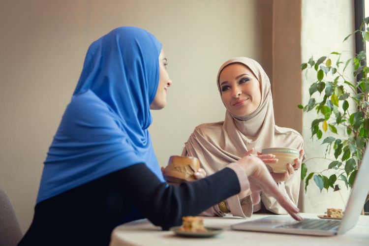 Aturan Sholat Dzuhur Di Hari Jumat Bagi Wanita. Kapan Wanita Shalat Dzuhur pada Hari Jumat? Simak