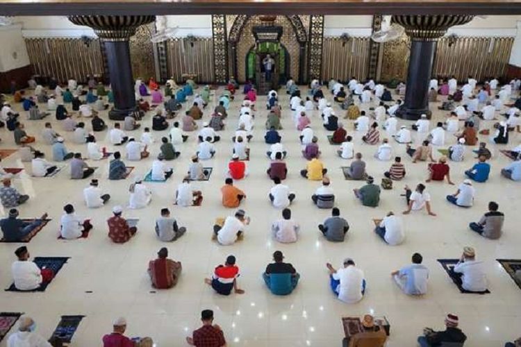 Sholat Berjamaah Di Masa Pandemi. Hukum Merenggangkan Shaf Sholat Berjamaah di Masa Pandemi