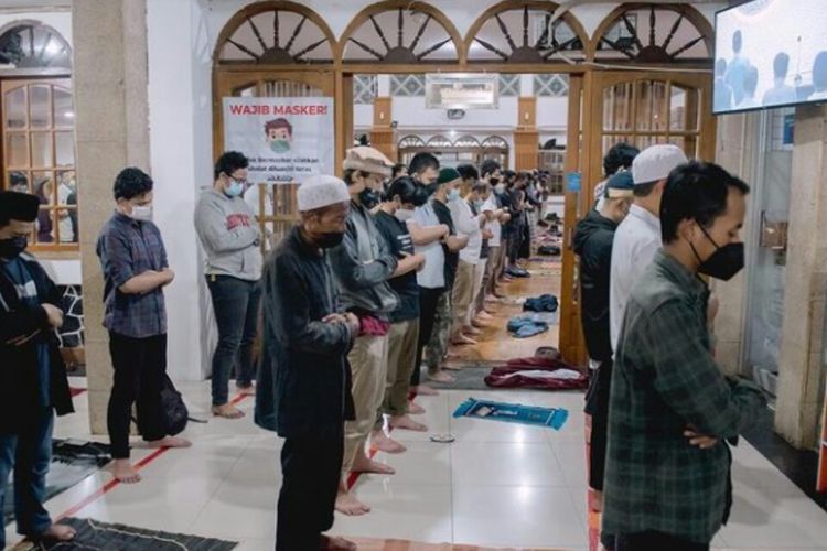 Aturan Sholat Jumat Ganjil Genap. DMI Terapkan Sistem Ganjil Genap Sholat Jumat, Sejumlah Netizen