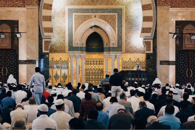 Keutamaan Shalat Jumat Adalah Dapat Menghapus Dosa Antara Jumat Ke. 3 Keutamaan Sholat Jumat yang Harus Kamu Ketahui, Dapat