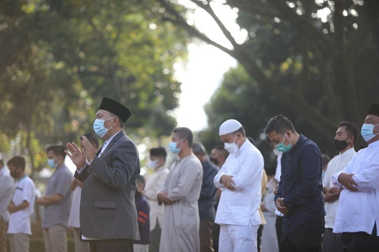 Syarat Syah Mendirikan Shalat Jumat Paling Sedikit Jumlah Jamaahnya Adalah. Syarat Shalat Jumat 40 orang? Berikut Penjelasan Menurut Mazhab