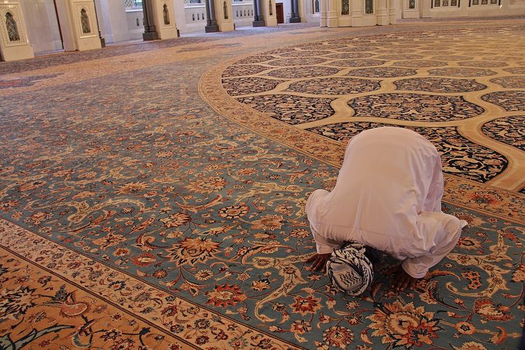 Sholat Tahajud Ustadz Adi Hidayat. Penyebab Doa saat Sholat Tahajud Tidak Dikabulkan, Ini