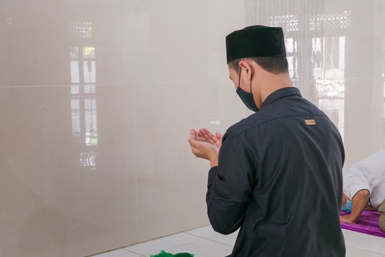 Doa Setelah Sholat Fardhu Dan Latinnya Lengkap. Doa Setelah Sholat Fardhu dan Latinnya, Arab, Arti Lengkap