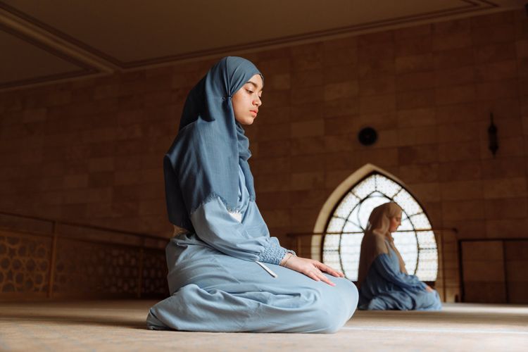 Dzikir Setelah Shalat Isya Sesuai Sunnah. Urutan Dzikir yang Dibaca Setelah Melaksanakan Sholat Fardhu