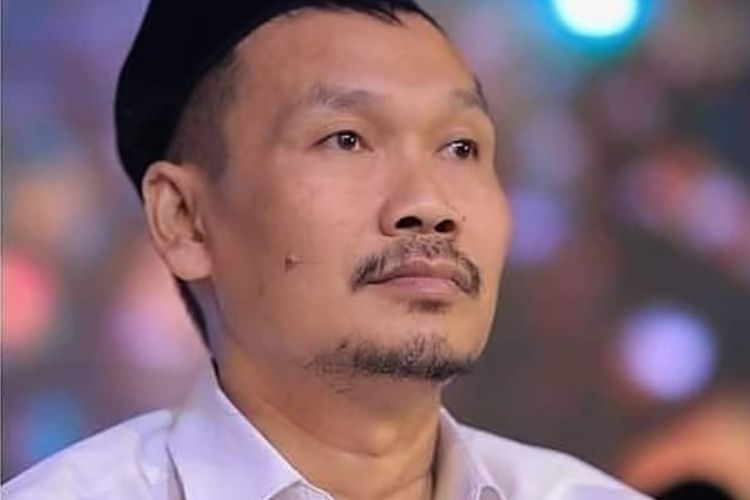 Wirid Setelah Sholat Gus Baha. Gus Baha Bongkar Teka-teki Mengapa Mbah Moen Sholat Subuh