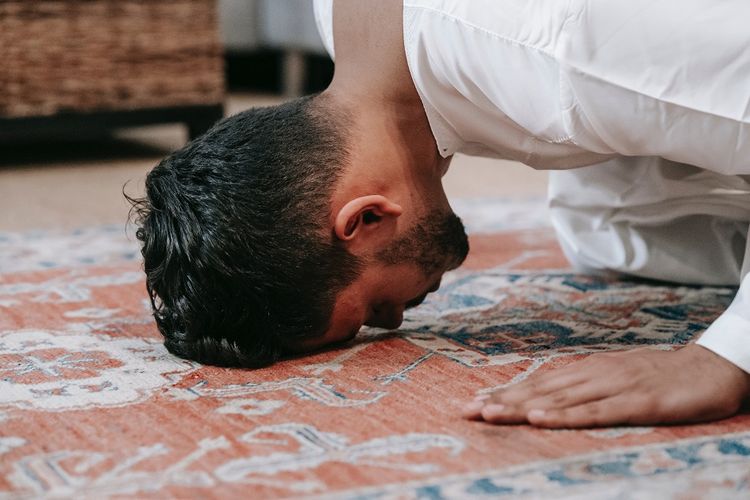 Celaka Lah Orang Yang Shalat. Celakalah Orang yang Shalat Jika Masih Lakukan Ini, Ustadz Adi