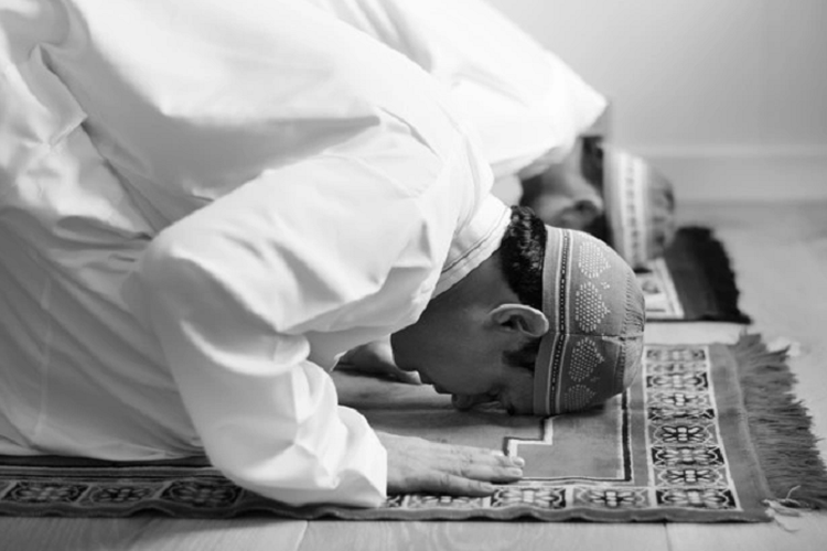 Bacaan Sholat Rebo Wekasan Latin. Niat dan Bacaan Doa Setelah Sholat Dhuha Lengkap dalam