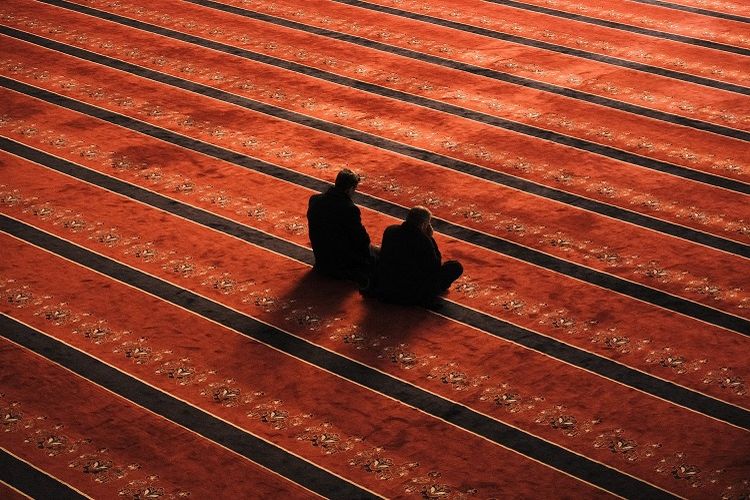 Manfaat Shalat Dalam Kehidupan Sehari Hari. Yang Ketagihan VC Porno Dengarkan Kata Ustadz Adi Hidayat Soal