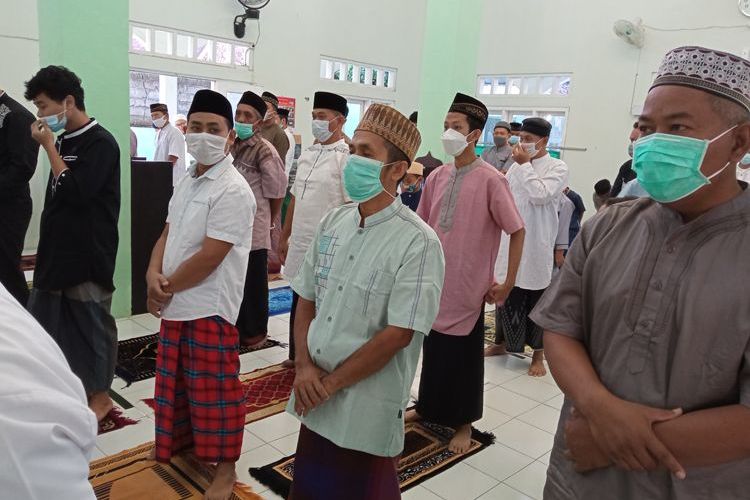 Panduan Solat Terawih 8 Rakaat Jakim. Niat Sholat Tarawih Lengkap dengan Doa Bahasa Arab, Gratis