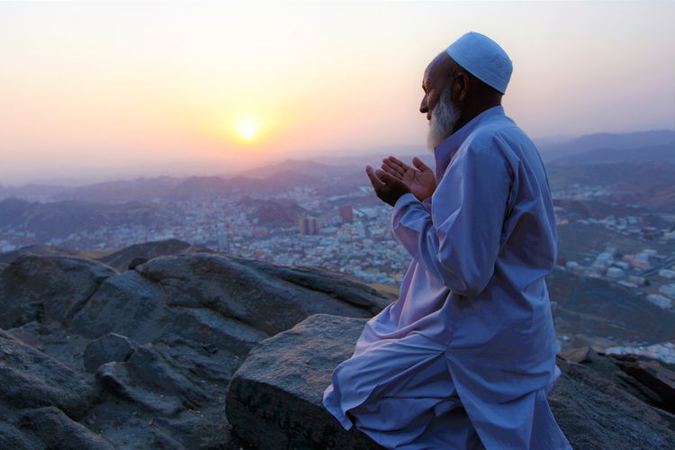 Niat Sholat Nisfu Syaban Berjamaah. Niat Sholat Nisfu Syaban Malam Ini Lengkap dengan Tata Cara