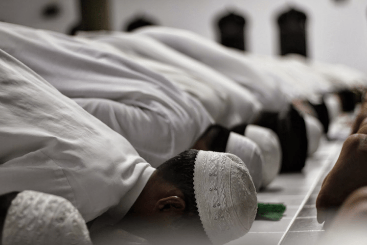 Doa Untuk Anak Yang Malas Sholat. 5 Doa Agar Tidak Malas Sholat Lengkap Arab, Latin, dan Waktu