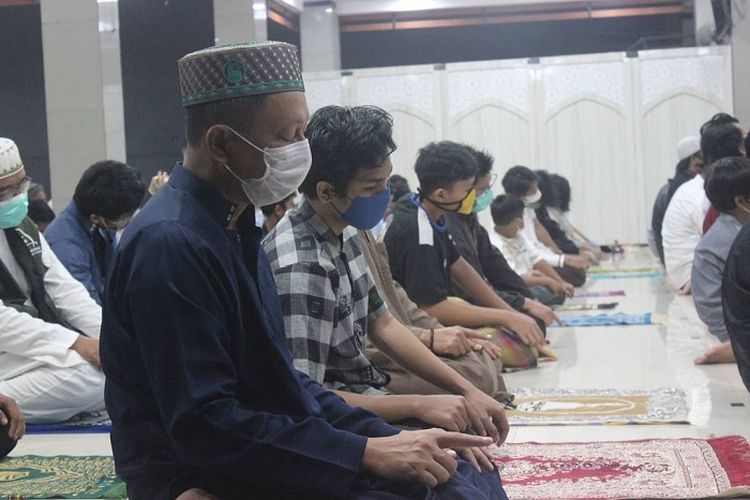 Sholat Tarawih Tercepat Di Indonesia. Deretan Sholat Tarawih Tercepat di Indonesia, 20 Rakaat Selesai