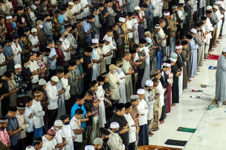 Doa Tarawih Yang Pendek. Doa Sholat Tarawih dan Witir Lengkap Teks Arab Latin dan Artinya