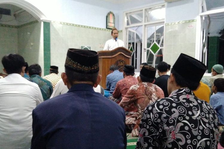 Teks Ceramah Panjang Tentang Sedekah. Teks Ceramah Singkat Kultum Ramadhan 2022 Menyentuh Hati