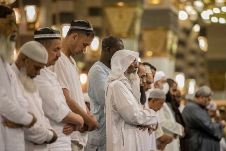 Doa Bilal Sholat Jum'at Tulisan Latin. Bacaan Bilal Sholat Idul Adha 1443 H Lengkap dalam Bahasa Arab