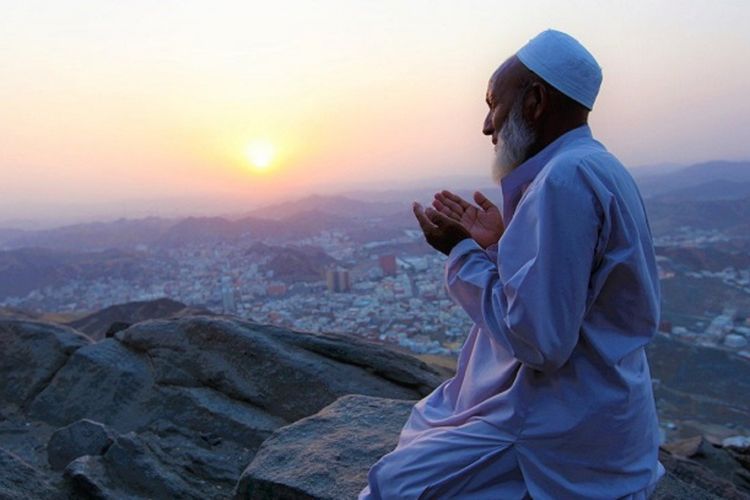 Niat Sholat Untuk Orang Tua Yang Sudah Meninggal. Bacaan Niat Shalat Qadha, Lengkap dengan Hukum dan Tata