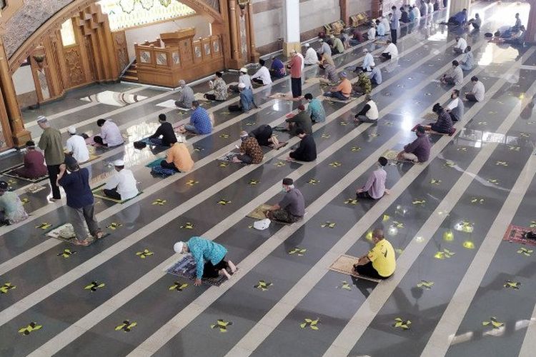 Sholat Idul Adha Boleh Dilakukan Sendiri. MUI: Antisipasi Virus Corona, Shalat Idul Adha bisa Dilakukan di