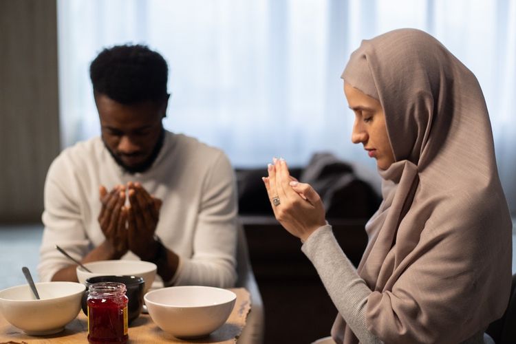 Bacaan Makan Sahur Puasa Ramadhan. Lafadz Niat Makan Sahur Puasa Ramadhan, Bacaan Doa Sahur