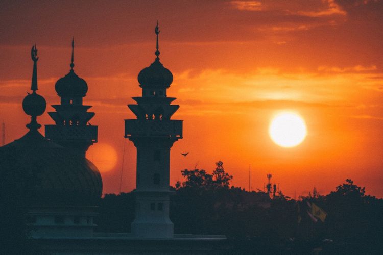 Bacaan Sholat Nisfu Sya'ban Latin. BACAAN Doa Setelah Sholat Nisfu Syaban Malam Ini Lengkap