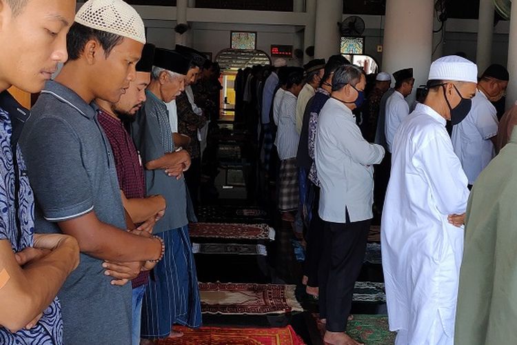 Orang Yang Meninggalkan Shalat Jumat Tiga Kali Berturut-turut. Tak Salat Jumat Tiga Kali Berturut-turut, Bagaimana Hukumnya?, Ini