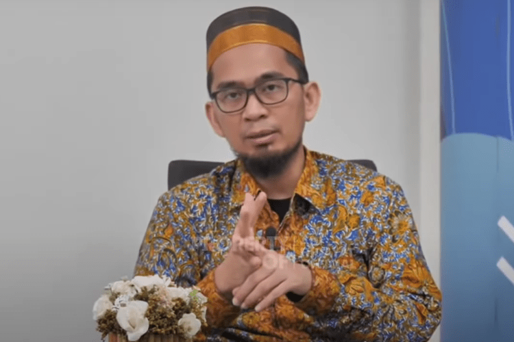 Bacaan Dalam Sholat Ustadz Adi Hidayat. Waspadalah Membaca Ayat Ini dalam Sholat, Ustadz Adi Hidayat