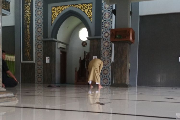 Hadist Sholat Latin Dan Artinya. Pengertian Shalat dari Al Quran dan Hadist, Teks Arab, Latin, dan