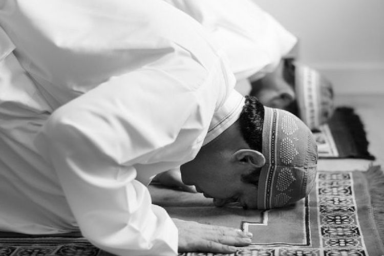 Keutamaan Shalat Tarawih Menurut Islam. Keutamaan Sholat Tarawih Malam Ke-17 bertepatan dengan