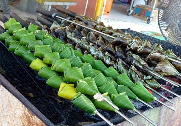 Jadual Berbuka Puasa 2021 Kuala Terengganu. Nyam! Gurih-gurih Enak Sata, Otak-Otak Khas Malaysia