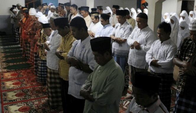 Bacaan Bilal Sholat Tarawih Latin. Bacaan Bilal dan Jawaban Jamaah pada Shalat Tarawih dan Witir