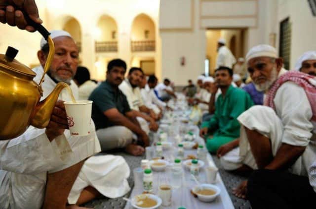 Dalil Pahala Memberi Makan Orang Puasa. Pahala Besar Di Balik Anjuran Memberi Makan Berbuka Puasa