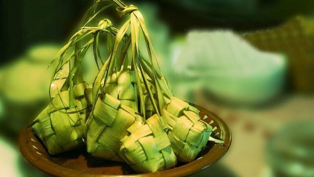 Hukum Puasa Di Hari Lebaran Ketupat. Tradisi Hari Raya Ketupat