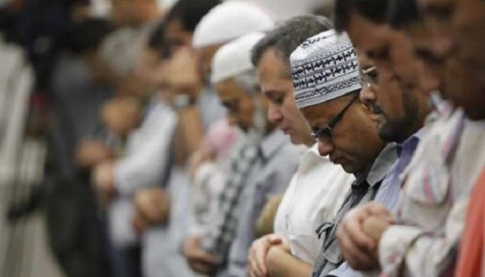 Hadits Shalat Berjamaah Diriwayatkan Oleh Imam. Hadis-hadis Keutamaan Shalat Berjamaah