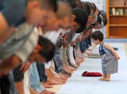 Setelah Selesai Shalat Hendaknya Kita. Tiga Hal yang Disunahkan Setelah Salat