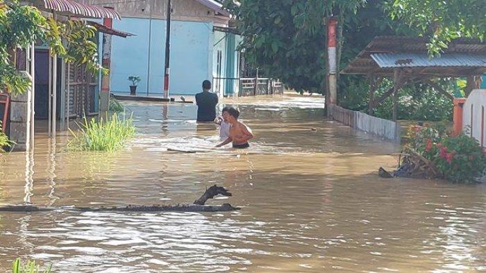 Waktu Sholat Jumat Di Langsa Hari Ini. Meski Berkurang 1 Meter, Air Krueng Langsa Masih Tinggi